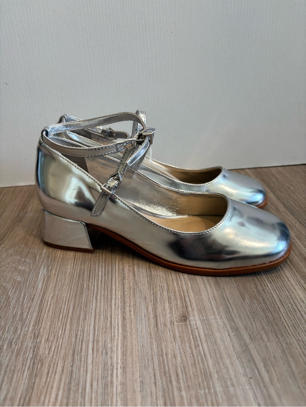 SCHUTZ Dorothy Metallic Silver Leather Mary Jane Block Heel Pump Size 5.5B New